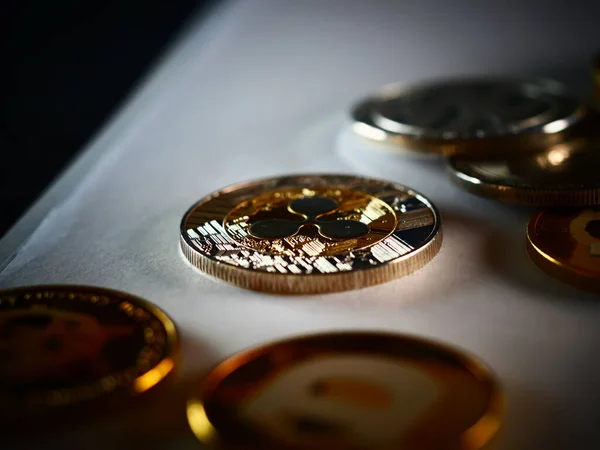 Крупним Планом Блискучі Золоті Криптовалютні Монети — стокове фото