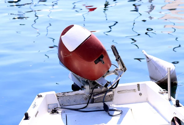 Nahaufnahme Eines Propellermotors Eines Speedboots Auf Ruhigem Wasser — Stockfoto