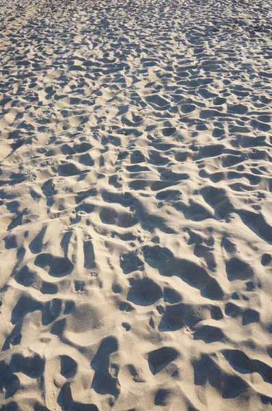 Blote Voetstappen Het Zand Een Strand — Stockfoto