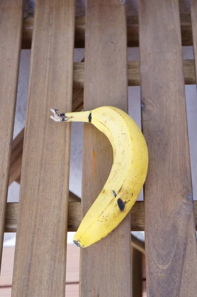 Gros Plan Banane Fraîche Sur Fond Bois — Photo