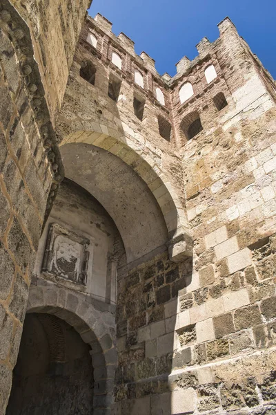Tiro Vertical Ângulo Baixo Dos Portões San Andres Cidade Medieval — Fotografia de Stock