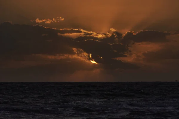 Okouzlující Scenérie Moře Při Západu Slunce — Stock fotografie