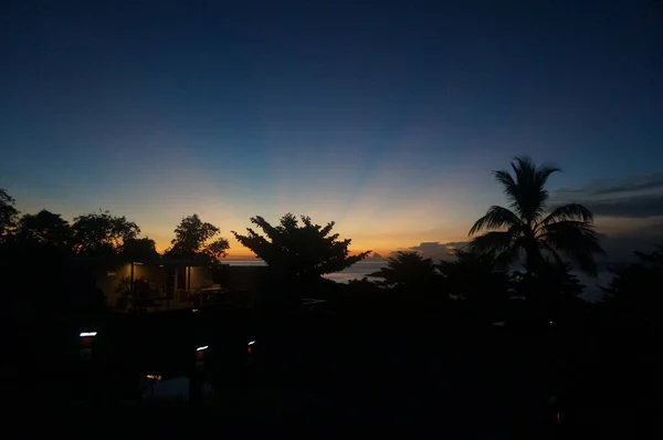 Una Silueta Árboles Bajo Hermoso Fondo Cielo Atardecer — Foto de Stock