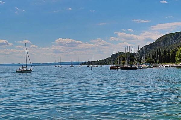 Una Vista Natural Del Paisaje Montañoso Del Lago Garda Veronam —  Fotos de Stock