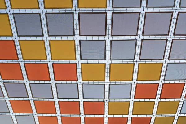 Primo Piano Soffitto Colorato Con Motivo Scacchi Edificio Commerciale — Foto Stock