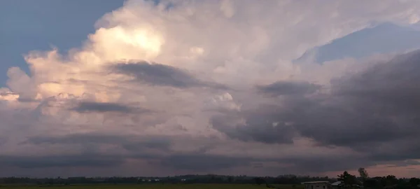 Cielo Nublado Dramático Sobre Campo Nueva Ecija Filipinas —  Fotos de Stock