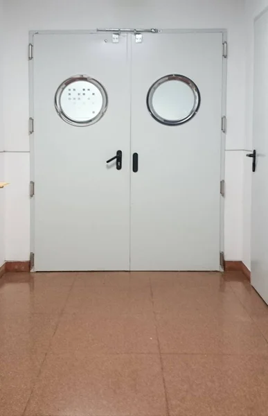 Drzwi Ognioodporne Szpitalu — Zdjęcie stockowe