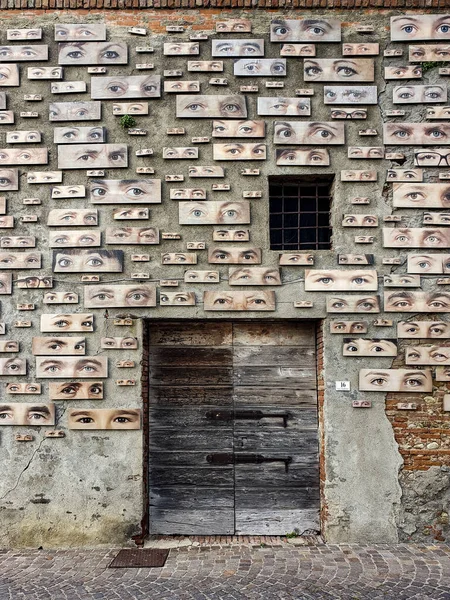 Vertical Shot Eye Decorations Old Building Peccioli Tuscany — Φωτογραφία Αρχείου