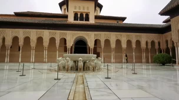 Slavný Lví Kašna Dvůr Uvnitř Paláce Alhambra Nachází Granadě Španělsko — Stock video