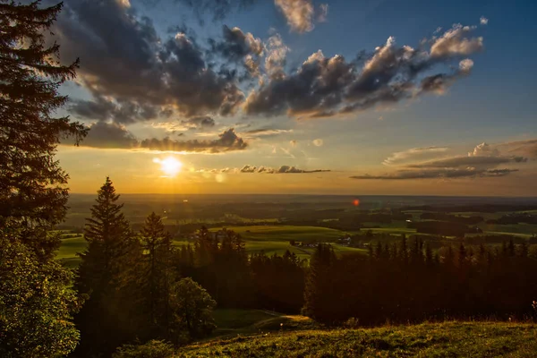 Nahaufnahme Einer Landschaft Und Einer Schönen Skyline Auerberg Bei Sonnenuntergang — Stockfoto