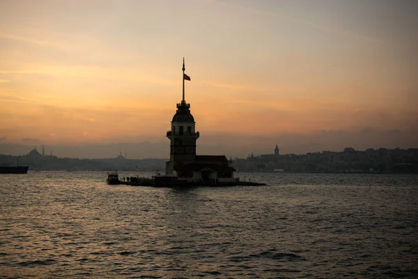 Torre Delle Vergini Situata Nel Mezzo Del Bosforo — Foto Stock