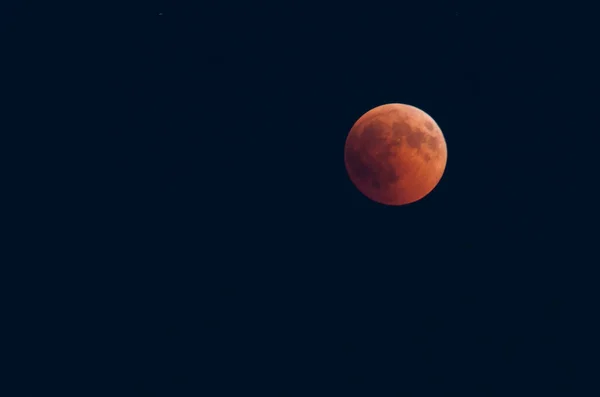 Tiro Close Superlua Com Céu Escuro Fundo — Fotografia de Stock