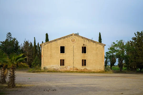 Une Vieille Maison Abandonnée Côté Route — Photo