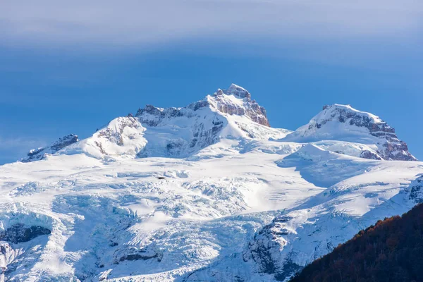 Een Prachtig Uitzicht Besneeuwde Tronador Stratovulkaan Tegen Blauwe Lucht Zuidelijke — Stockfoto