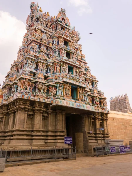 Madurai Şehrindeki Meenakashi Amman Antik Hindu Tapınağı Kompleksinin Kuleleri — Stok fotoğraf