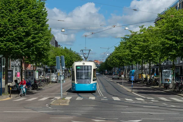 Göteborg Schweden Juni 2021 Eine Blaue Straßenbahn Mitten Der Innenstadt — Stockfoto