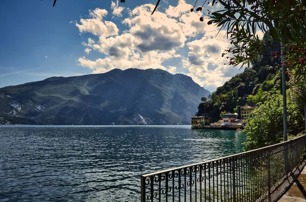Paisaje Con Vista Desde Riva Del Garda Las Montañas Lago — Foto de Stock