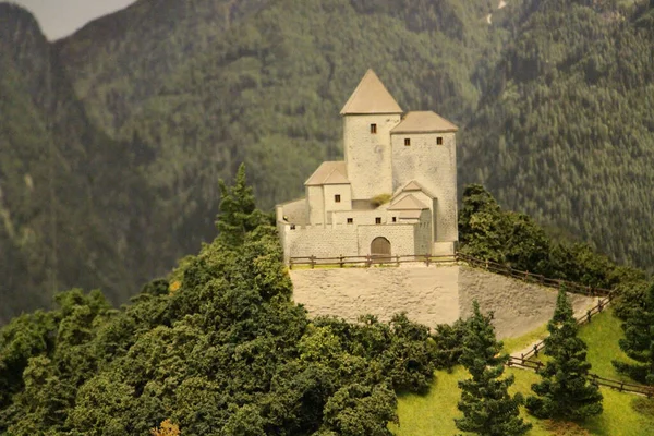 Naturskön Bild Ett Slott Den Italienska Regionen Kallas Sydtyrolen Omgiven — Stockfoto
