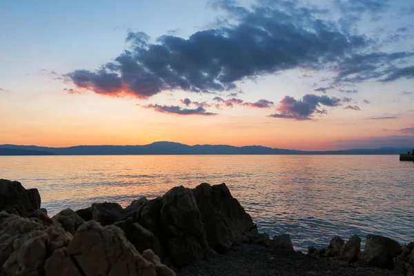 Sebuah Gambar Indah Dari Langit Matahari Terbenam Atas Laut — Stok Foto