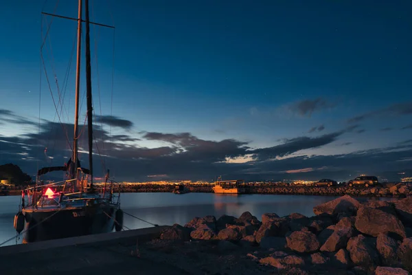 Der Abendhimmel Über Dem Hafen — Stockfoto