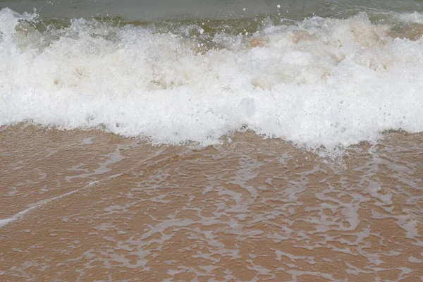 Een Hoge Hoek Opname Van Een Arenaceous Seashore Met Een — Stockfoto