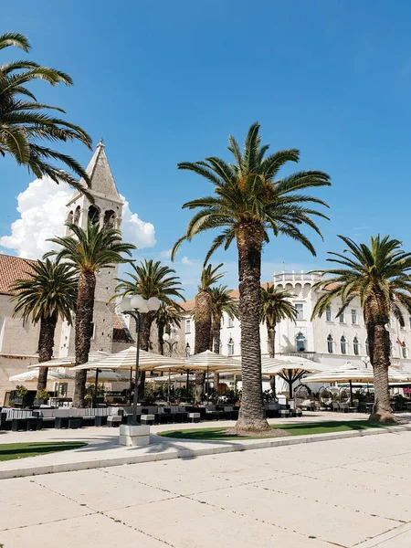 Sunny Nyári Nap Idilli Tengerparti Város Trogir Horvátországban — Stock Fotó