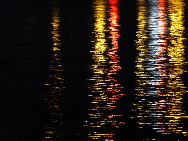 Closeup Shot Reflection Colorful Night Lights Dark Waters — Foto de Stock