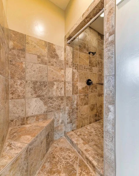 Banho Castanho Azulejos Banheiro — Fotografia de Stock