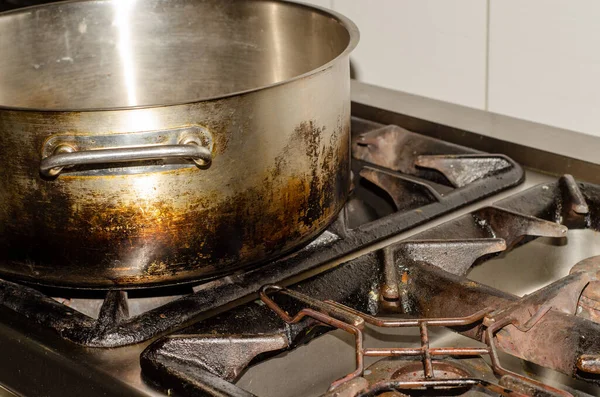 Primer Plano Una Sucia Olla Cocina Sucia Estufa — Foto de Stock