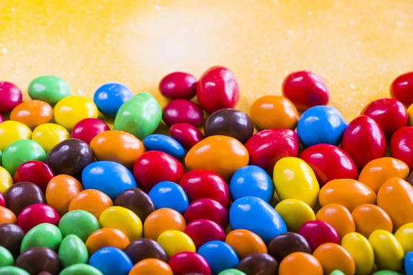 Close Grupo Doces Coloridos Espalhados Sobre Mesa Perfeito Para Papéis — Fotografia de Stock