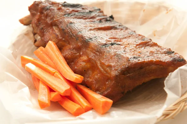 Крупный План Вкусного Куска Мяса Морковью — стоковое фото
