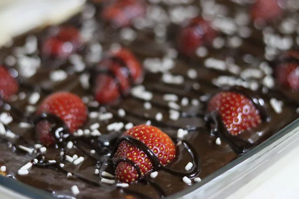 Крупним Планом Шоколадний Торт Полуницею — стокове фото