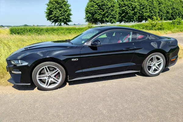 Kiel Deutschland 2021 Seitenansicht Eines Schwarzen Ford Mustang Modell 2018 — Stockfoto