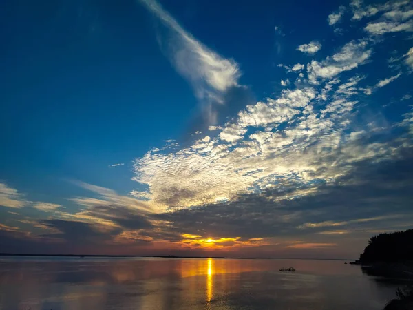 Захватывающий Вид Красивый Морской Пейзаж Живописным Закатом — стоковое фото