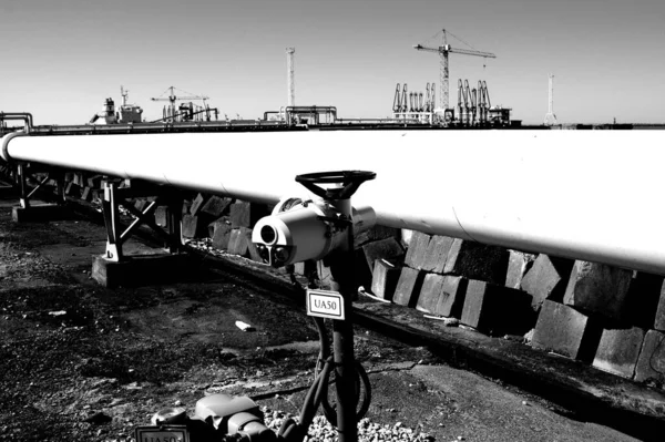 Grayscale Shot Industrial Landscape Large Diameter Pipeline — Stock Photo, Image