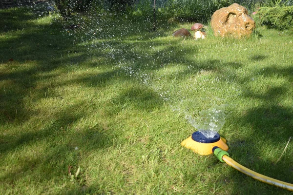 Geräte Zur Bewässerung Des Rasens Garten — Stockfoto