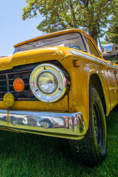 Vertical Shot Old Style Yellow Car Front Light Detail — Stock Photo, Image