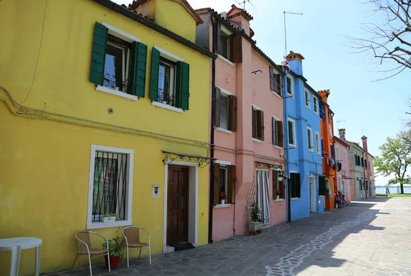 Uma Bela Foto Edifícios Coloridos Brilhantes Burano Veneza — Fotografia de Stock