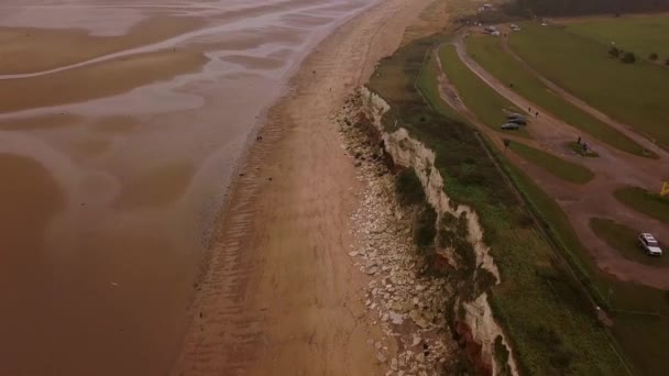 Légi Felvétel Híres Csíkos Sziklákról Hunstantonban Norfolkban Nagy Britanniában Ahol — Stock videók