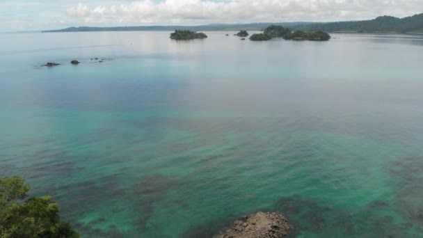 Adalara Yakın Güzel Bir Sahil Manzarası Beyaz Kumlu Bir Plaj — Stok video