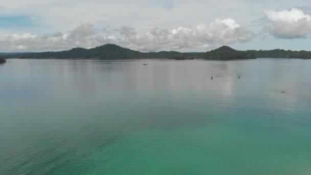 Une Vue Aérienne Une Belle Mer Calme Avec Des Îles — Video