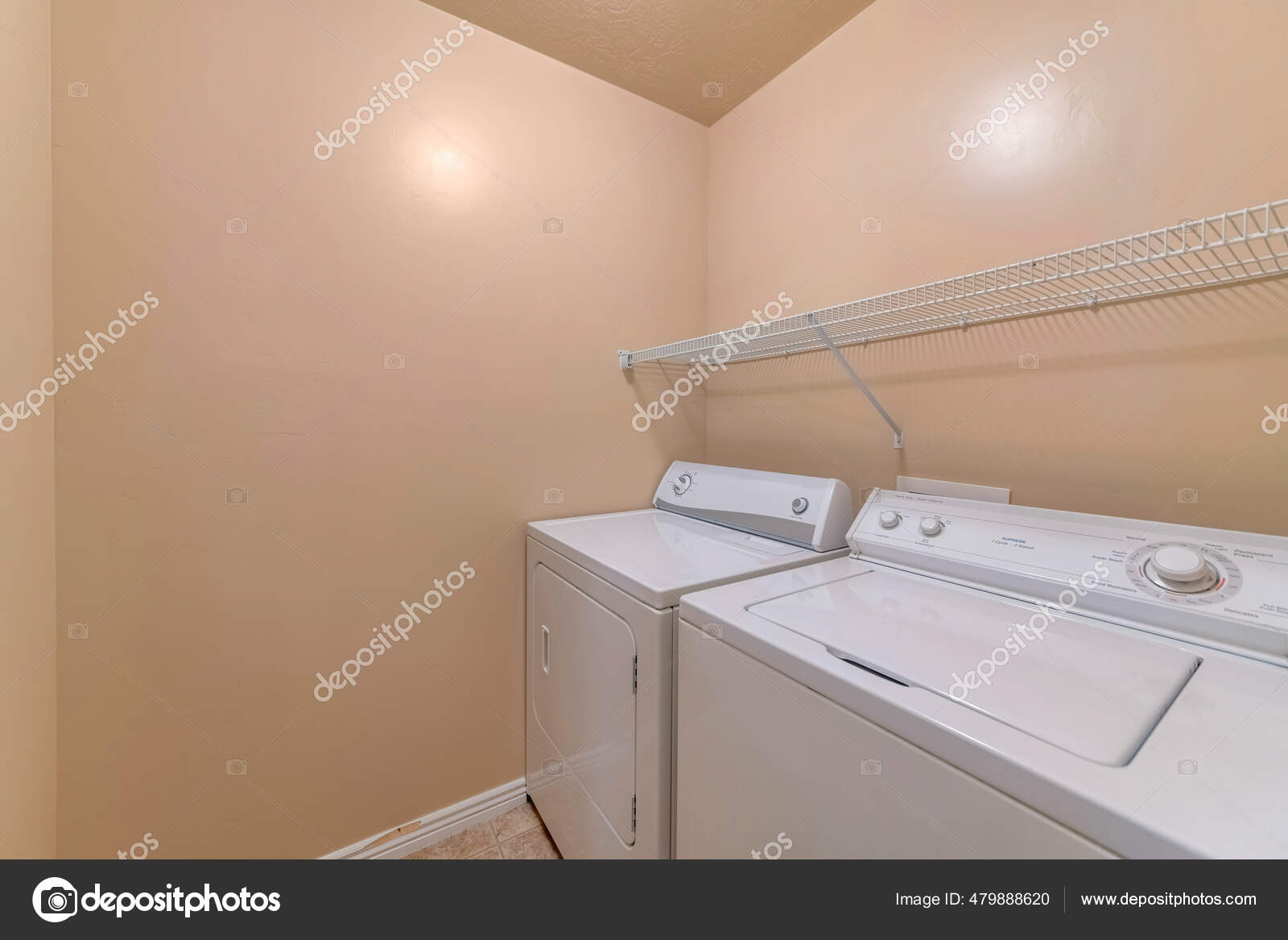 Hornear Eliminar Trastornado Una Lavadora Secadora Ropa Lavadero Con Estante Metálico Blanco Encima: fotografía de stock © Wirestock #479888620 | Depositphotos Hornear Eliminar Trastornado Una Lavadora Secadora Ropa Lavadero Con Estante Metálico Blanco Encima: fotografía de stock © Wirestock #479888620 | Depositphotos