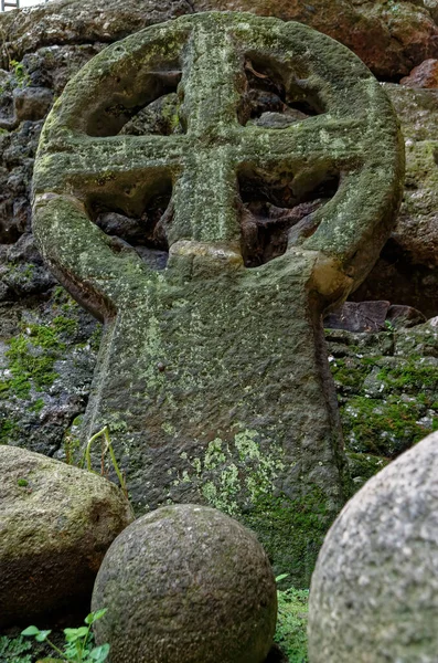 Plan Vertical Une Croix Celtique Dans Forêt Slavkov République Tchèque — Photo