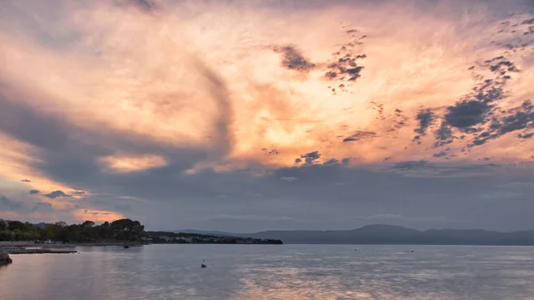 Gün Batımının Güzel Bir Görüntüsü Denizin Üzerinde — Stok fotoğraf