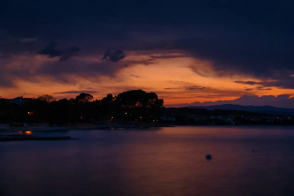 Sebuah Gambar Indah Dari Langit Matahari Terbenam Atas Laut — Stok Foto