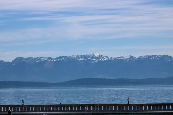 Primer Plano Del Lago Flathead Con Vistas Montaña Fondo — Foto de Stock