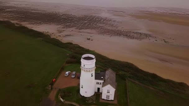 Aerial Drone Orbiting Footage Lighthouse Old Hunstanton Norfolk Cold Misty — Stock Video