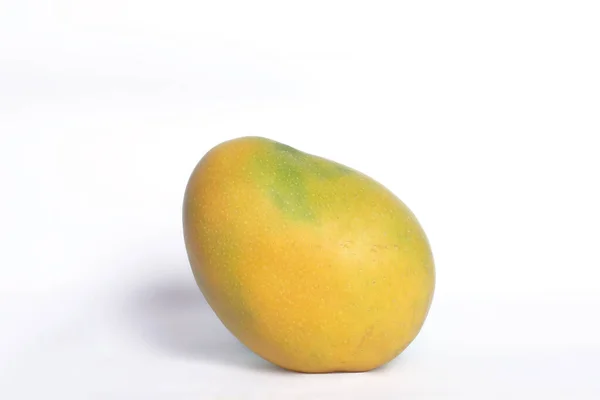 Primo Piano Frutta Fresca Mango Con Sfondo Bianco — Foto Stock