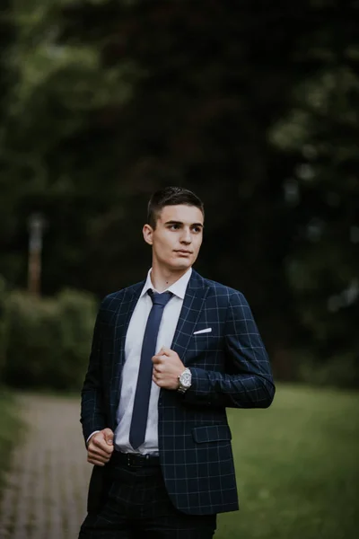 Caucasian Young Businessman Suit Tie Standing Park — Fotografia de Stock