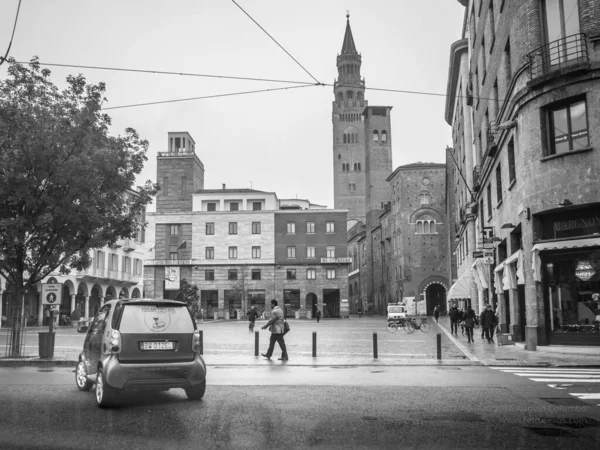 イタリアのクレモ 2015年6月20日 Covid 19パンデミー前の毎日のシーンでクレモナの中心部の歴史的な建物 — ストック写真